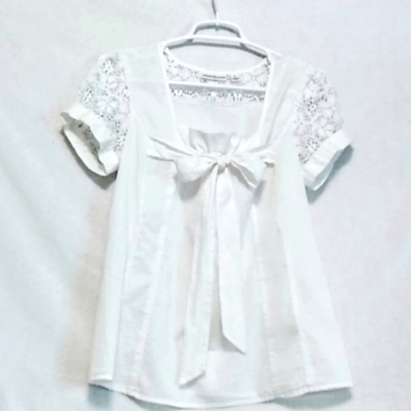 JohnPaulRichard Tops - JPR White Front Tie Cotton Bow Top Puffy Lace Sleeves Lacey Back Yoke White S